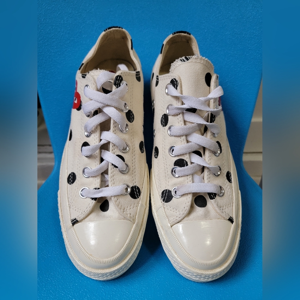 Comme des Garcons PLAY White and Black Sneakers with Heart Design - Picture 2 of 10